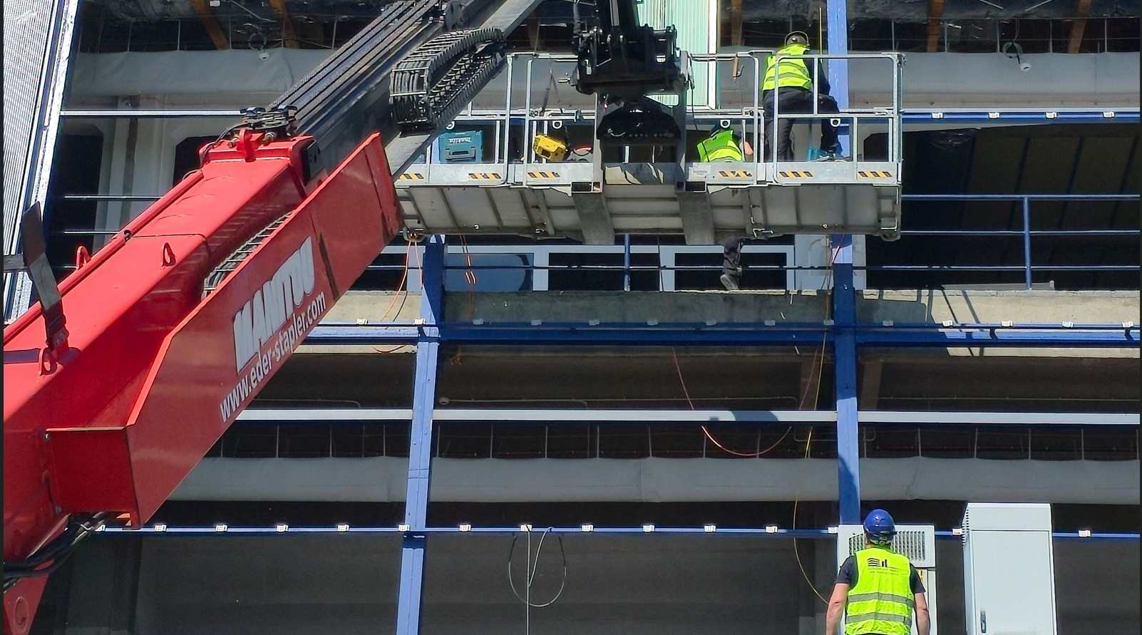 CONSTRUCT INVEST — fotografija